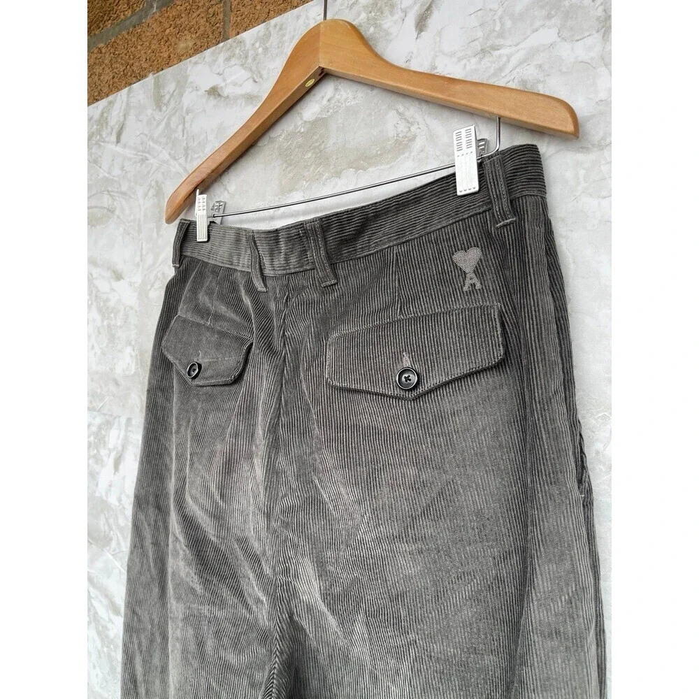 AMI Paris Tapered fit cropped broek van corduroy pants size small